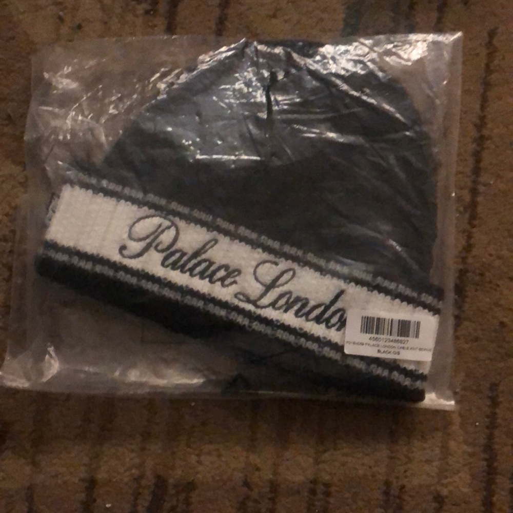 1 Palace Skateboards Cable Knit hat